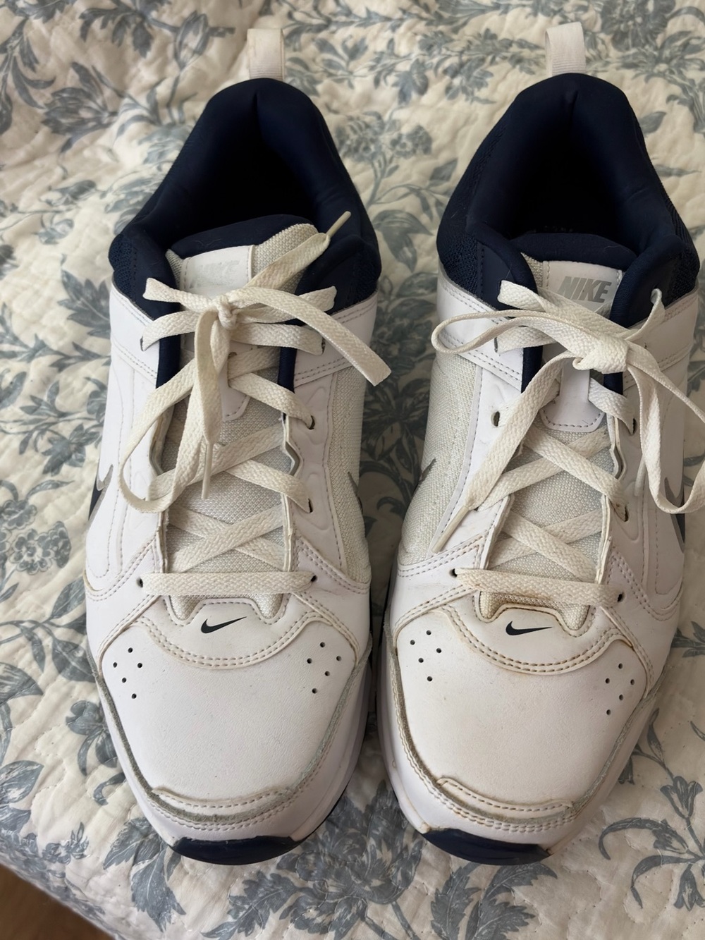 Nike Men’s White and Navy Low-Top Athletic Sneakers